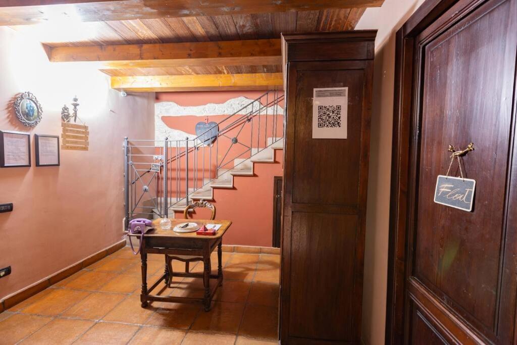 La Casa Del Principe A Colori Apartment Napoli Bagian luar foto